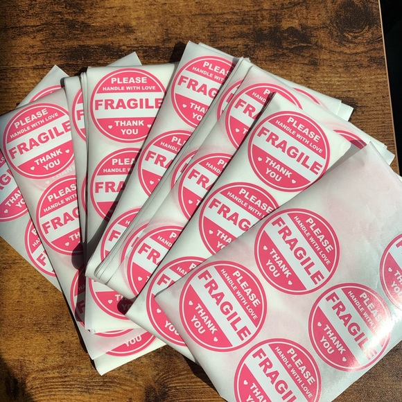 2 inch Pink “Round fragile, handle with care” shipping labels for mailing - Picture 3 of 4